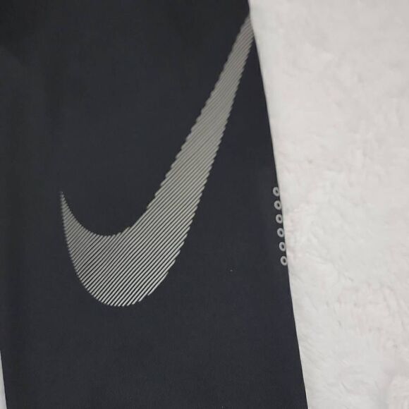 ‎NIKE DRI-FIT Swoosh Cropped Leggings [SIZE SMALL] - Picture 2 of 5